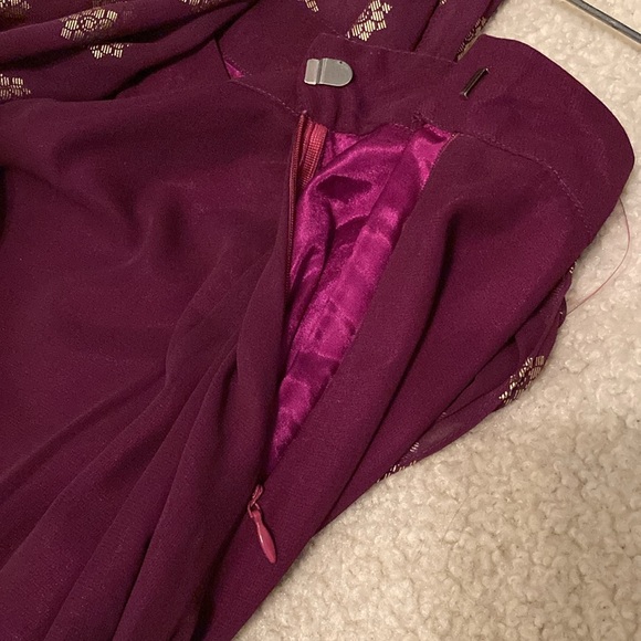 Sangria Foil Ruffled Pre-Stitched Saree WITH Blouse - Picture 10 of 13